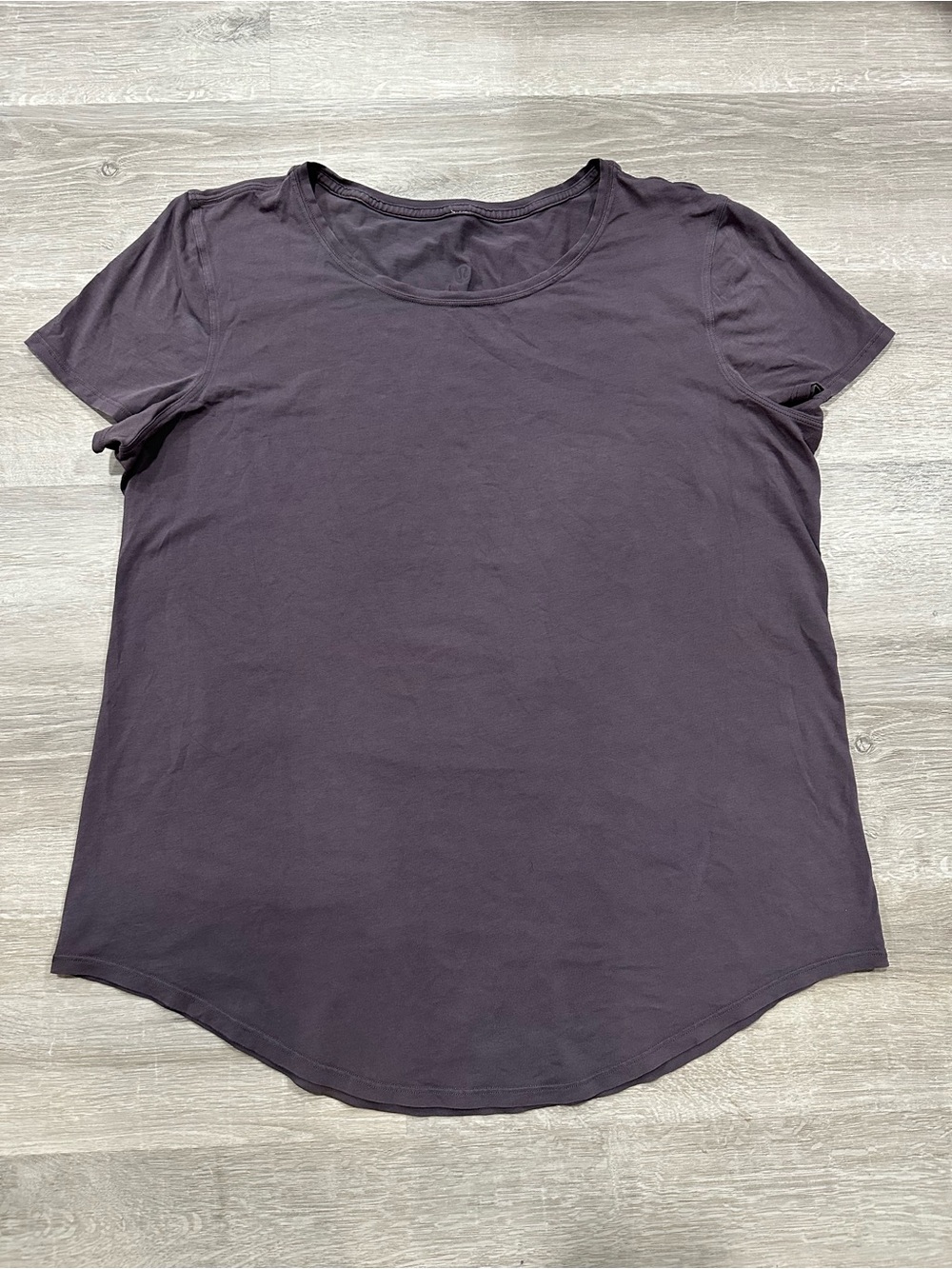 P122 LULULEMON Womens Love Crewneck Purple Short Sleeves Curved T-shirt Size 12